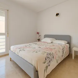 A 50 Metros De La Playa. Apartamento